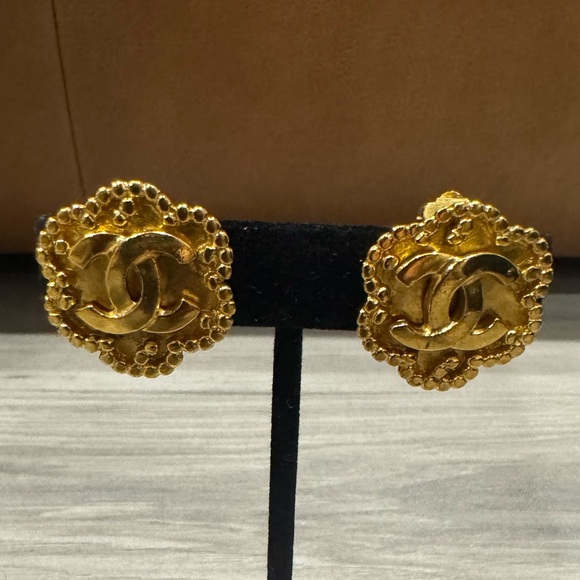 Chanel Vintage Gold Plated CC Clip-On Earrings - Picture 1 of 3